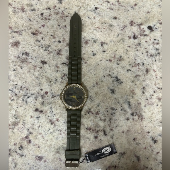 Rue21 Camouflage Green Fashion Watch - Picture 1 of 6